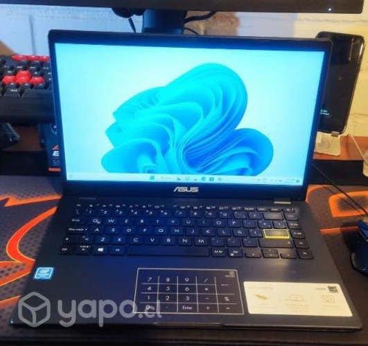 Notebook ASUS 2.8 GHz/4GB/SSD256GB+128GB