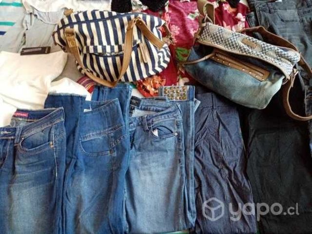 Lote de Ropa y Carteras de mujer