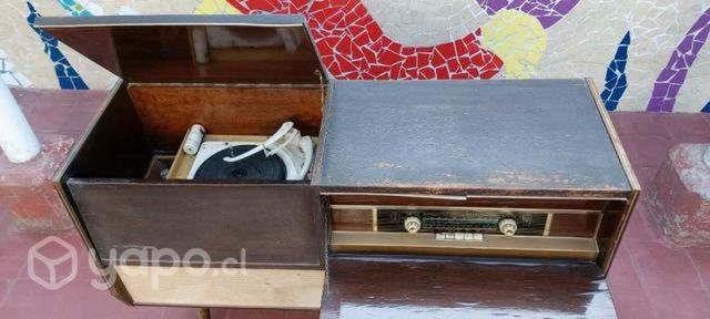 Antigua radio tocadiscos para reparar
