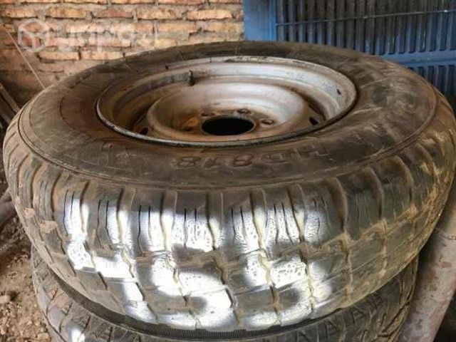 Llanta fierro con neumatico 22575R15 (455) Ford Ra