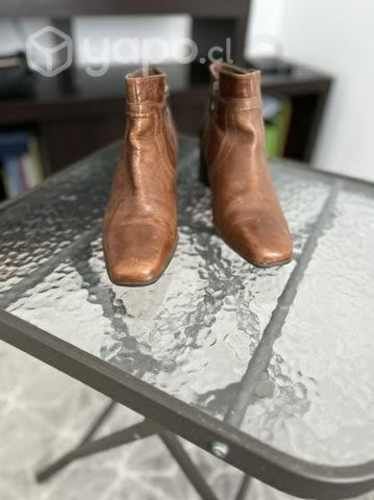 Botines 16 horas nro.38 de cuero. Calidad, blandos