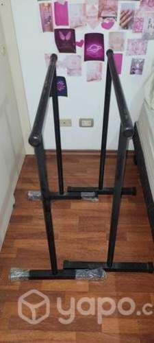 Paralelas. Barra de marco. Mancuernas de 5 kg