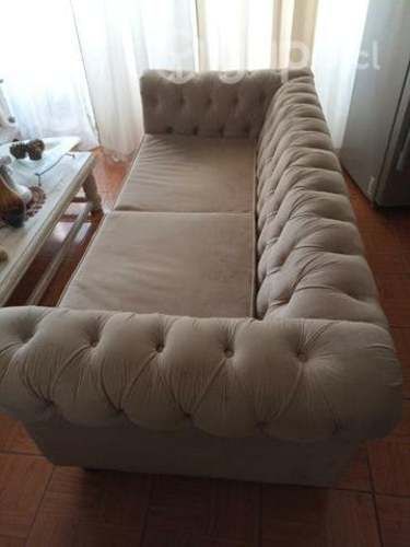 Hermoso sofá de felpa poco uso