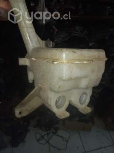 Deposito de limpiaparabrisas Toyota yaris sport