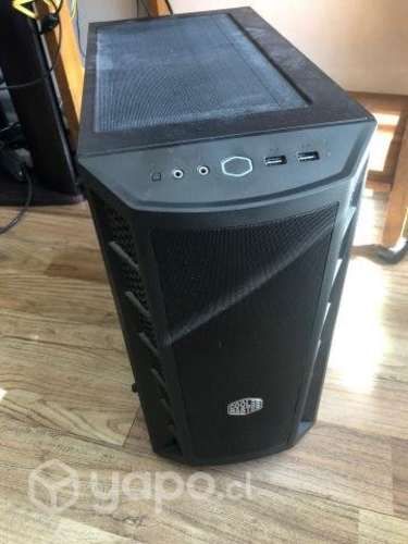 PC gamer con monitor