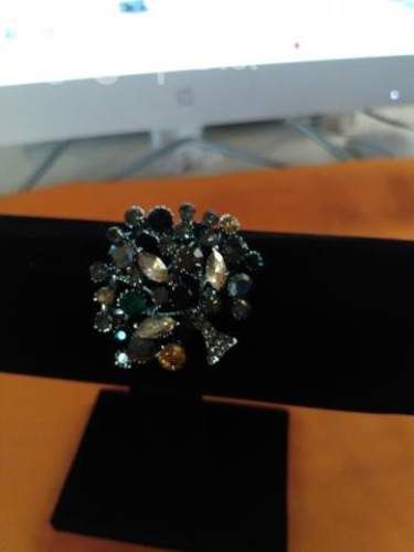 Prendedor Modelo Árbol con piedras de colores