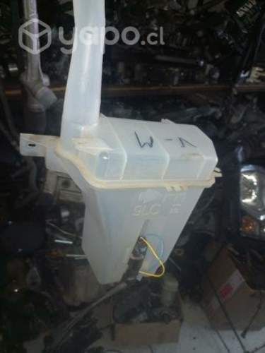 Deposito de limpiaparabrisas Nissan versa 2018