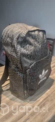 Mochila Adidas animal print