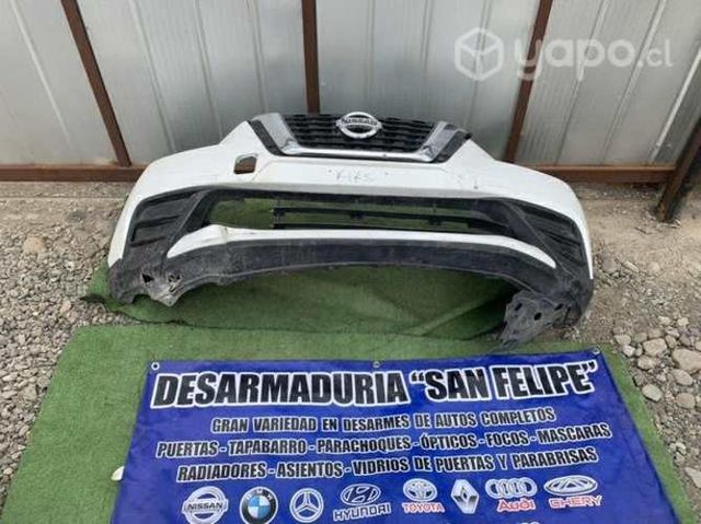 Parachoques Nissan kiks con detalles