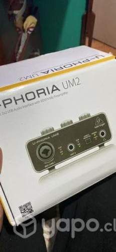 Interfaz audio Behringer U-Phoria UM2