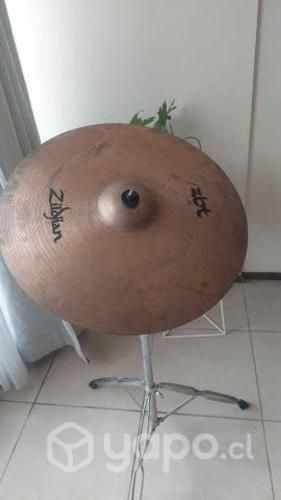 Ride Zildjian ZBT Ride 22" con atril de regalo