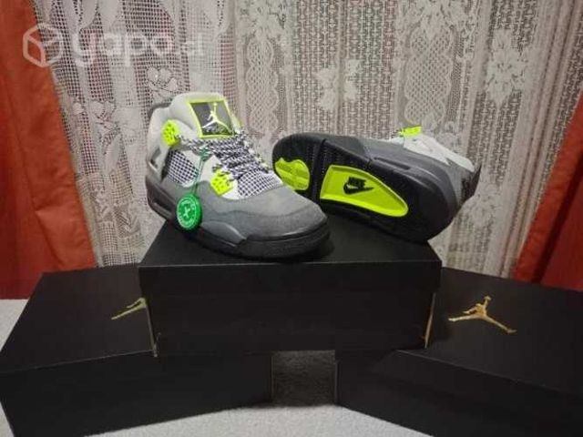 Jordan Retro 4 Neon Talla 41,5 - 42