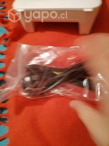 Un router con todos sus accesorios y su caja.