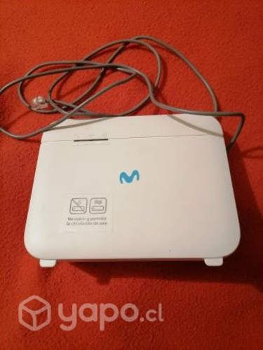 Un router con todos sus accesorios y su caja.