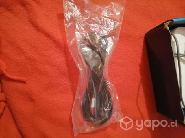 Un router con todos sus accesorios y su caja.