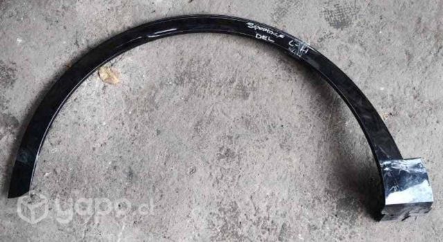 Moldura delantera izquierda kia sportage 2023