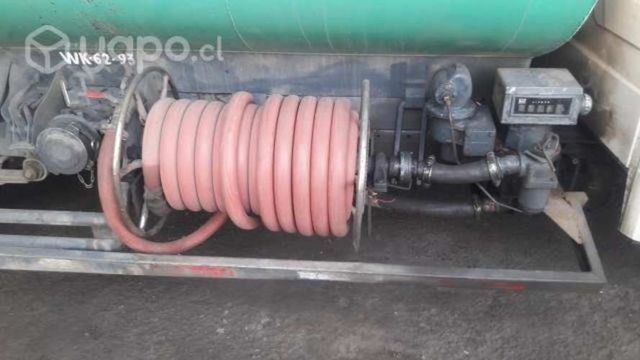 Equipo surtidor de camión petróleo