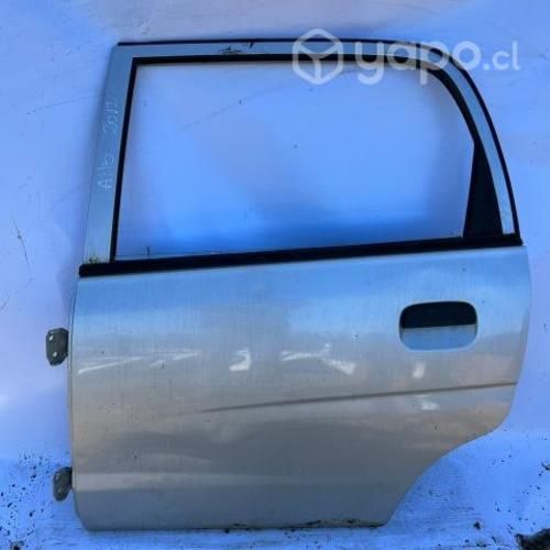 Puerta trasera Izquierda Suzuki alto 2012