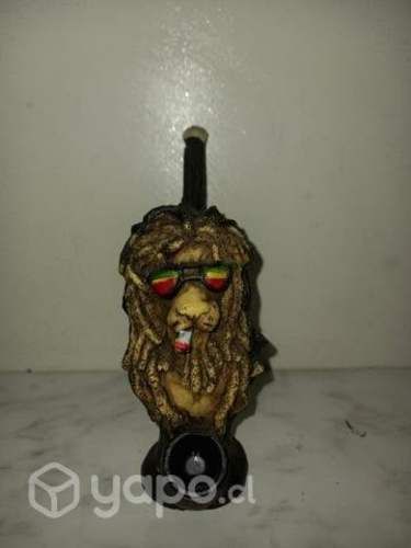 Pipa cerámica con diseño de leon con swag