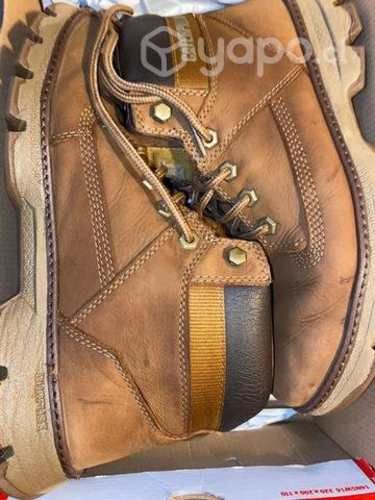 Botín Caterpillar colorado