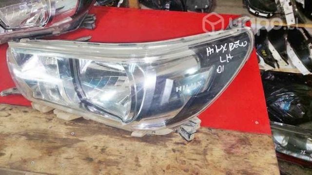 Optico izquierdo toyota hilux revo 2016 - 2019