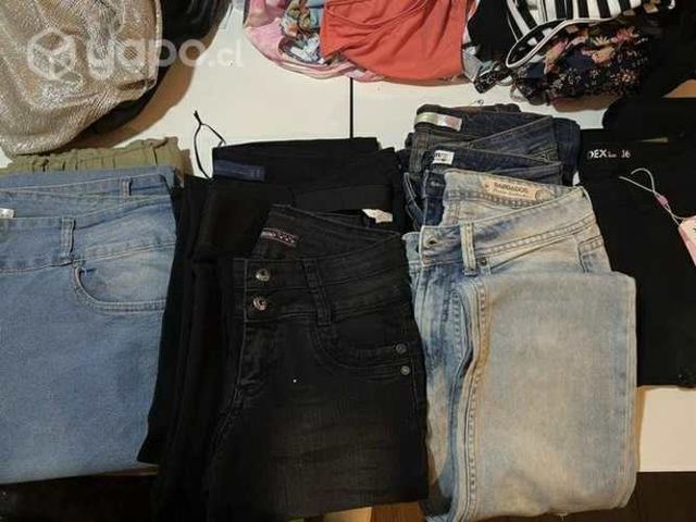 Lote de ropa nueva con y sin etiqueta