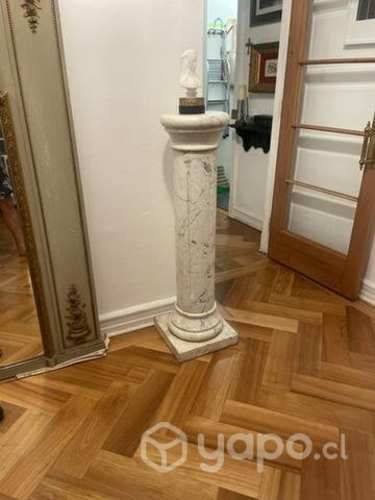 Hermosa columna de Marmol Carrara, mide 1,15 alto