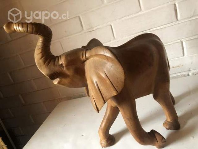 Elefante macizo en madera