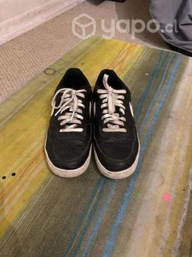 Nike Court Vision negras