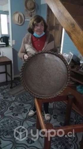 Plato Pakistaní y Vitrina Victoriana