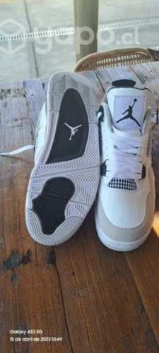 Jordan retro 4
