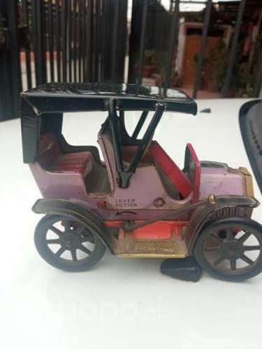 Auto antiguo japonés