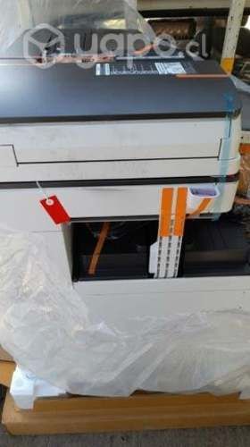 Fotocopiadora a color i blanco i negro