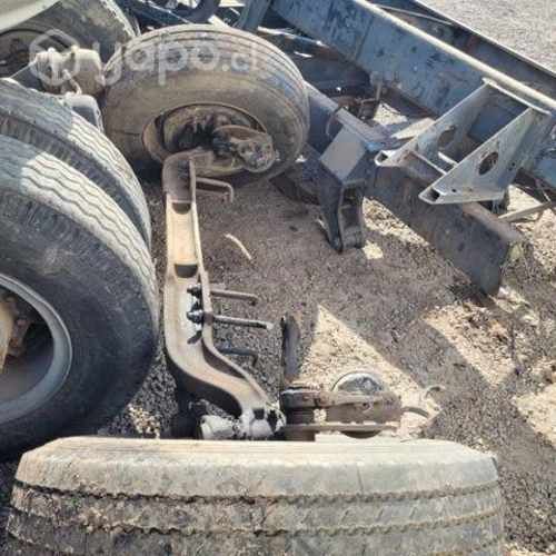 Eje delantero completo con sus ruedas inter