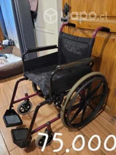 Silla de ruedas con reposapies