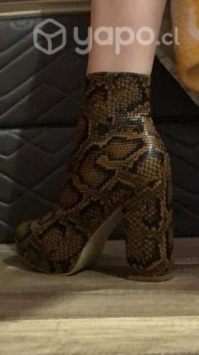 Botin cuero serpiente tipo bratz