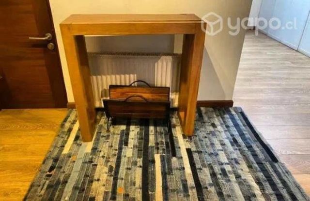 Útil arrimo de madera y revistero