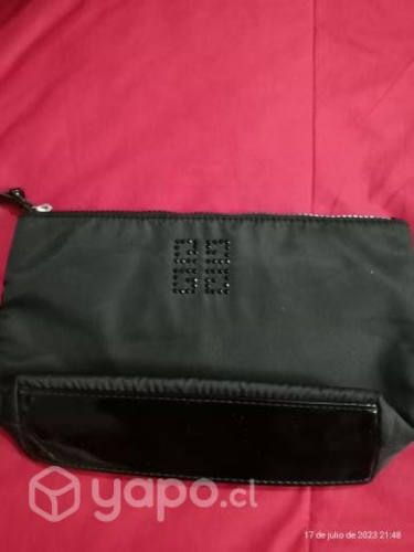 Cosmetiquero Givenchy negro