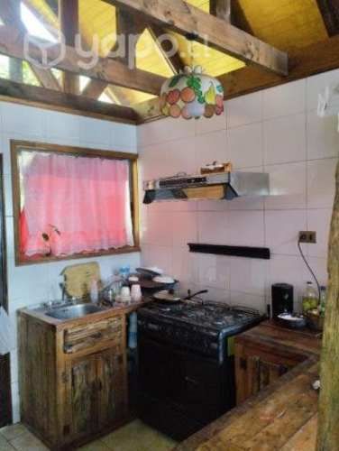 Casa con piscina en parcela y áreas verdes