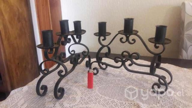 Par de antiguos candelabros de fierro forjado