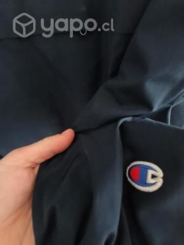 Cortaviento Champion muy estiloso