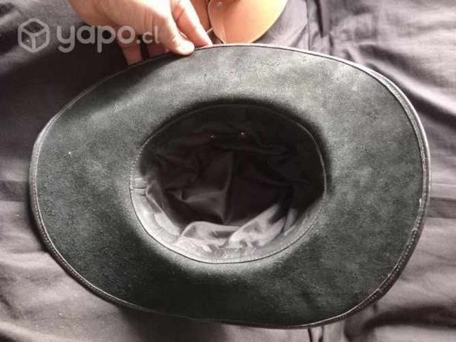 Sombreros de cuero uno con pelo de caballo