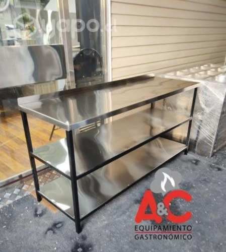 Mesón con cubierta de acero inoxidable