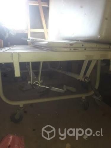 Catre clínico con colchón en buen estado