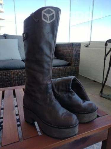 Botas de cuero café oscuro