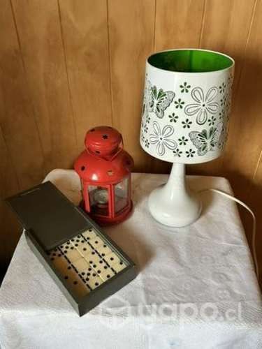 Domino, lámpara y vela.