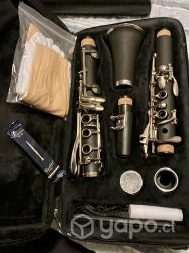Clarinete nuevo, 17 llaves en su empaque original