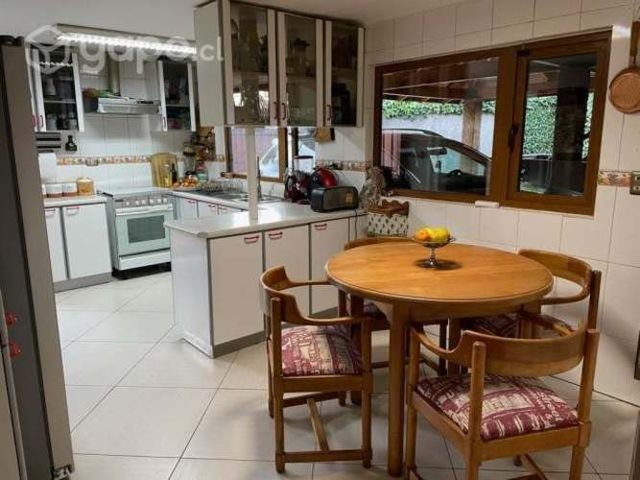 Comedor redondo con 5 sillas