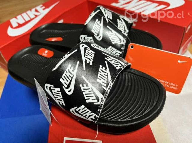 Nike Sandália Urbana Victori