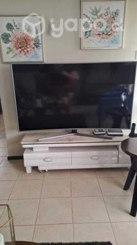 conjunto de televisión y mueble